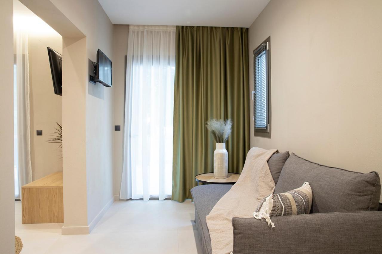 Olympus Suites Paralia Pantaleimonos Bagian luar foto